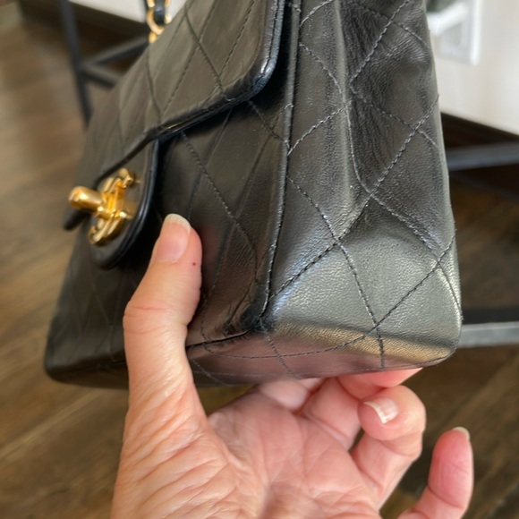 🥂🌟HOST PICK🥂🌟Absolutely Stunning Vintage Lambskin Chanel Crossbody Bag - Picture 3 of 15